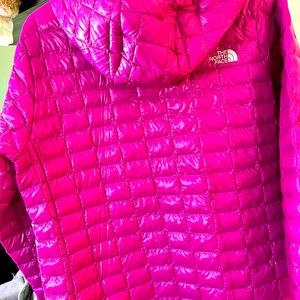 North Face winter jacket. Gently used size XL